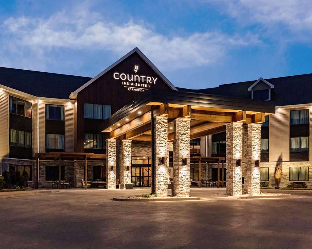 Country Inn & Suites by Radisson Appleton WI - featured photo