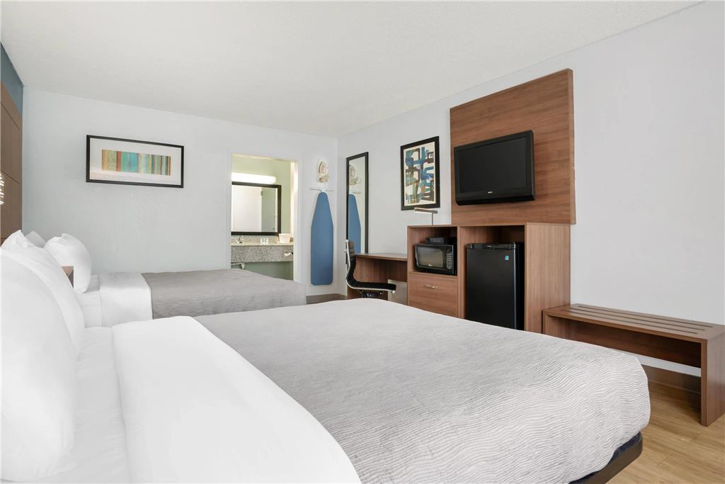 Quality Inn & Suites near Lake Eufaula - photo 15