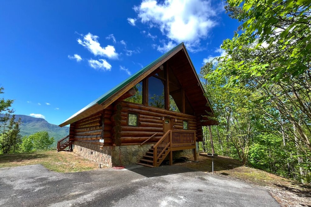 Elkmont Views Cabin by Heavenly Views Resort - featured photo