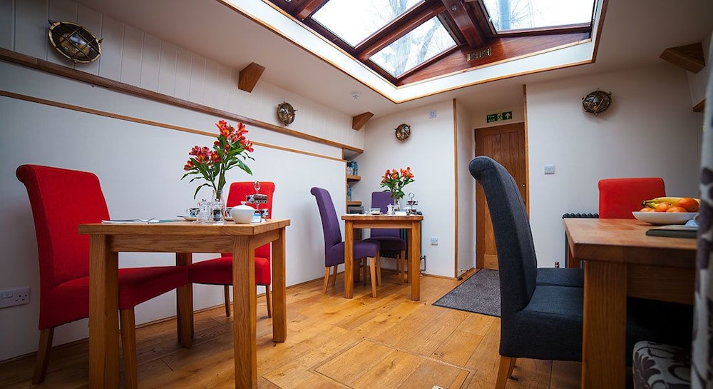 Hotel Barge Waternimf in Ely, United Kingdom