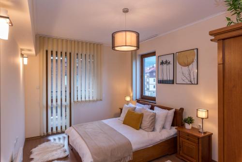 Charming Ski Apartments Near Gondola & Bar Street Cedar Lodge 1 Complex — 4-Star Luxury Hotel in Bansko, Bulgaria