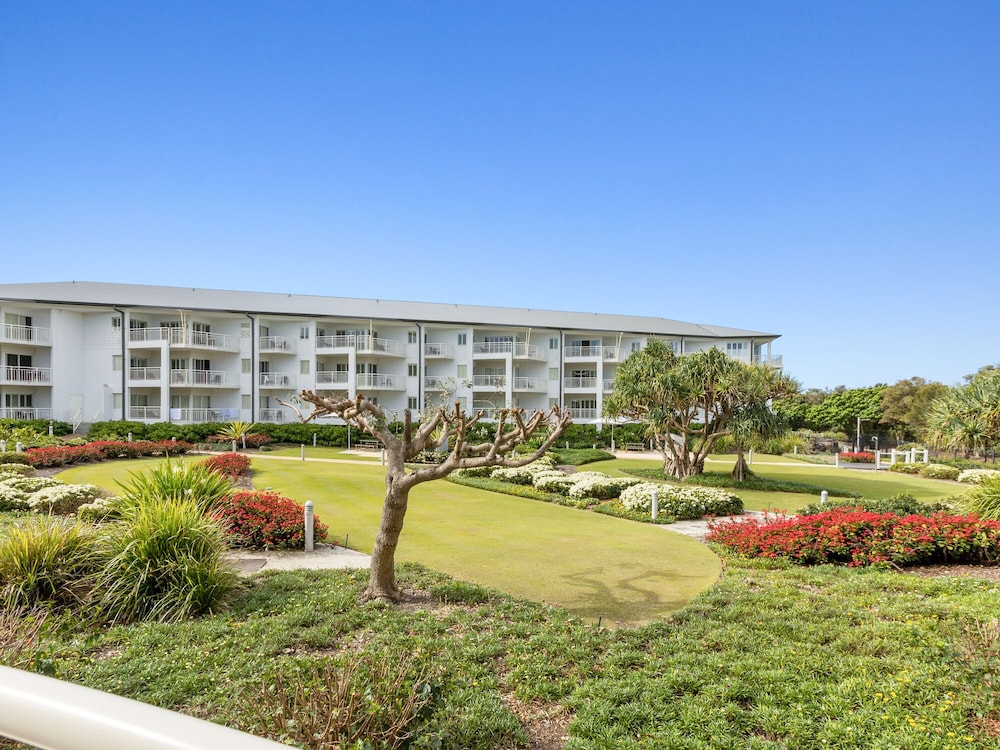 The Pool Resort Kingscliff Private Apartments By Holiday Management Co — Kingscliff