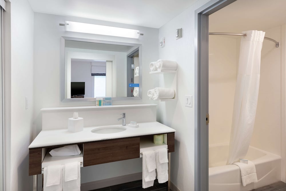 Hampton Inn Acworth - photo 25