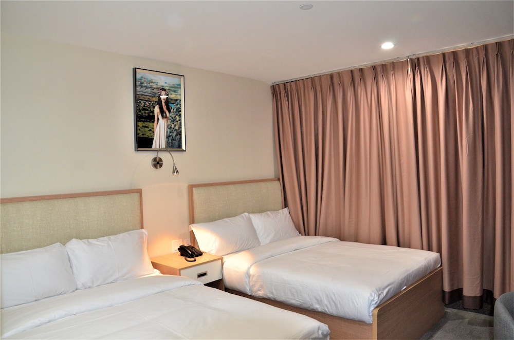 Lic Plaza Hotel - photo 7