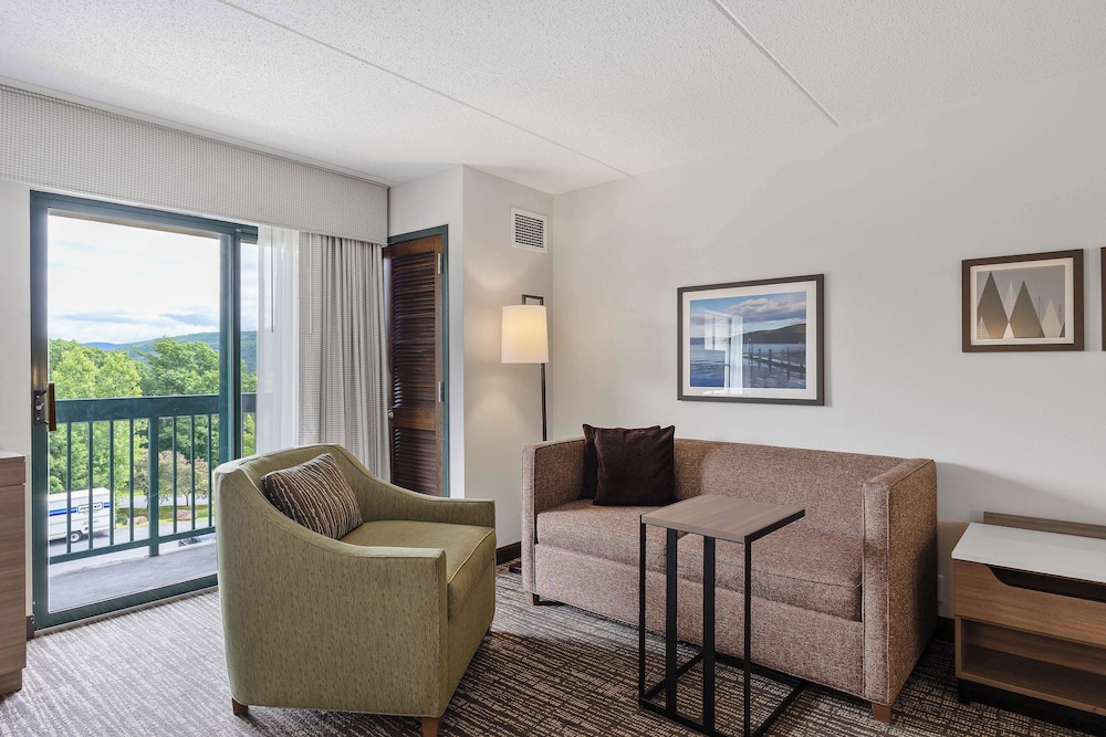 Hampton Inn & Suites Lake George - photo 42