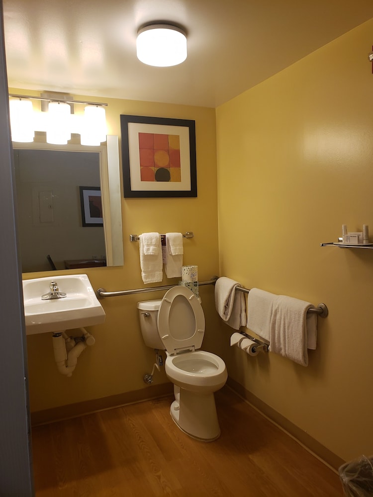 Hawthorn Extended Stay by Wyndham Cincinnati NE Mason - photo 9