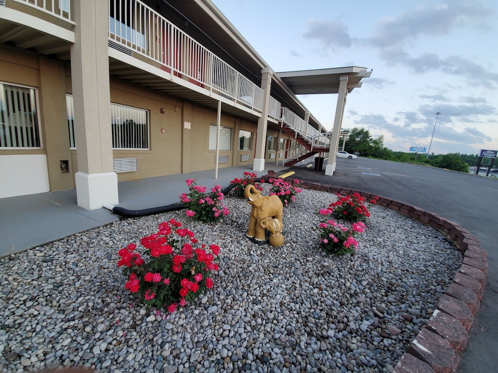 Big Spring Inn — hotel in Madisonville