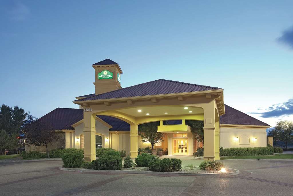 La Quinta Inn & Suites by Wyndham Pueblo - photo 4