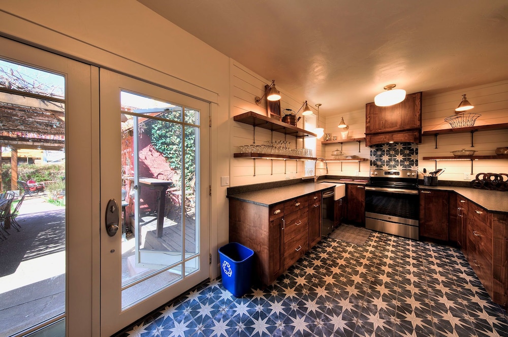 Cali Cochitta Vacation Rentals - photo 33