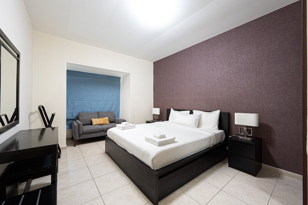 Luxe Sea View High Floor 1 BR in Dubai Marina by Maxx Value Homes — 5-Star Luxury Hotel in Dubai, United Arab Emirates