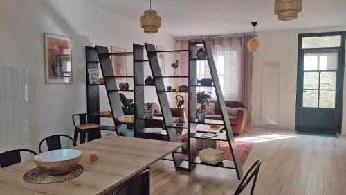 Duplex Lumineux Et Calme En Centre Ville — Coutances