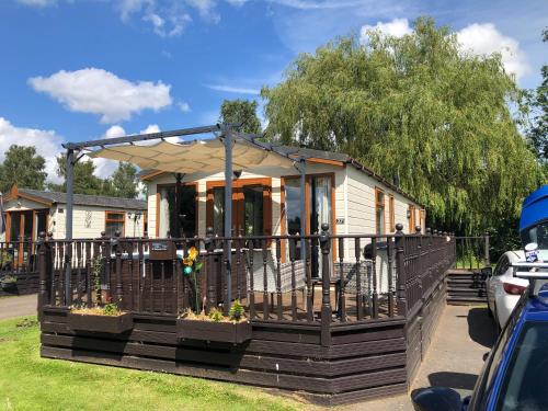 Bumblebee Lodge — 4-Star Luxury Hotel in Wisbech, United Kingdom