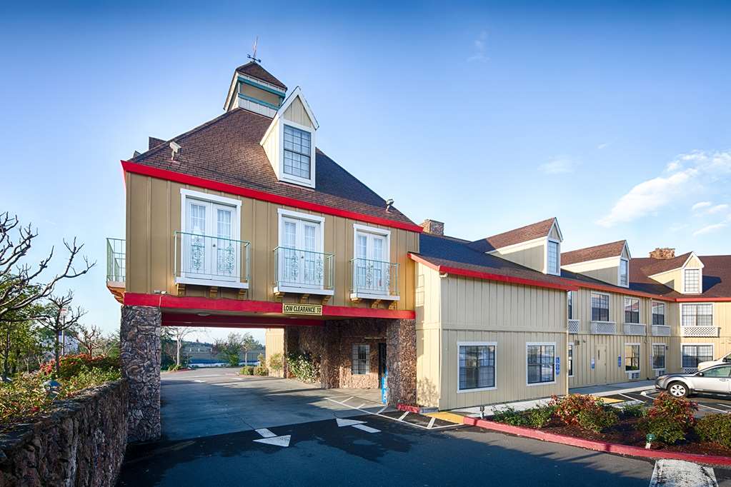 Red Lion Inn & Suites Auburn - photo 4