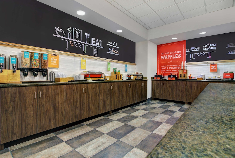Hampton Inn & Suites Syracuse Dewitt - photo 41