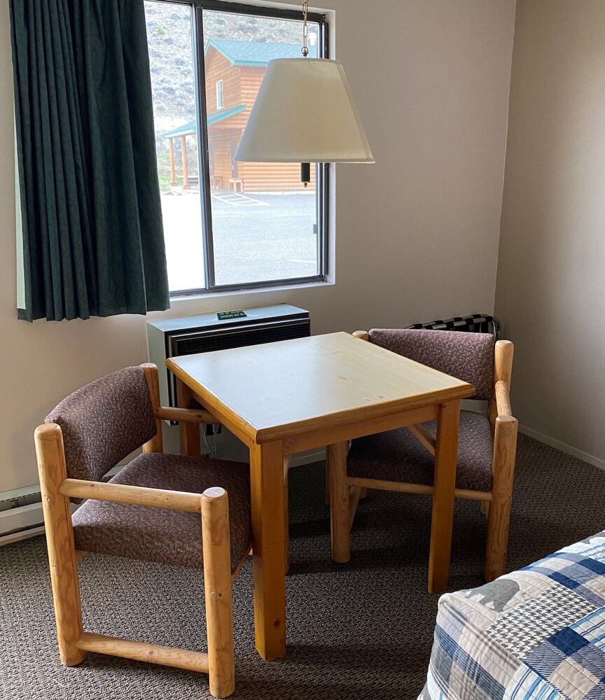 Green Creek Inn and RV Park - photo 15