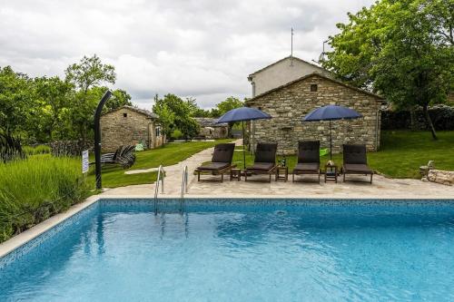 Attractive Stone Villa M Mate with Pool Privacy Guaranteed — 4-Star Luxury Hotel in Pazin, Croatia