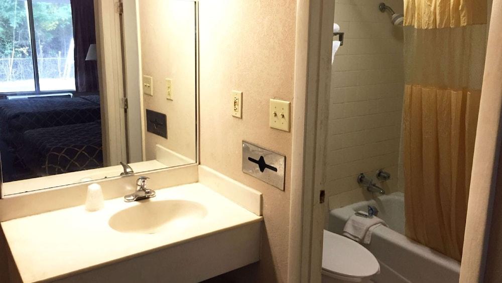 Magnuson Hotel Columbia - photo 15