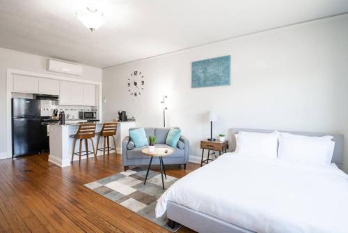 CITY VIBES Modern Suite in the heart of Downtown — 4-Star Luxury Hotel in Peoria, United States