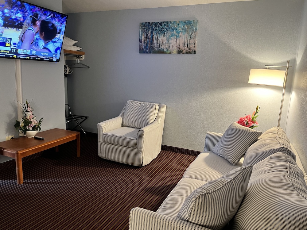Garnett Hotel & RV Park - photo 15