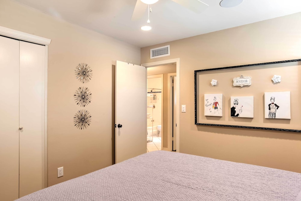 El Paso Smart House Backyard 12 Mi to Downtown - photo 5