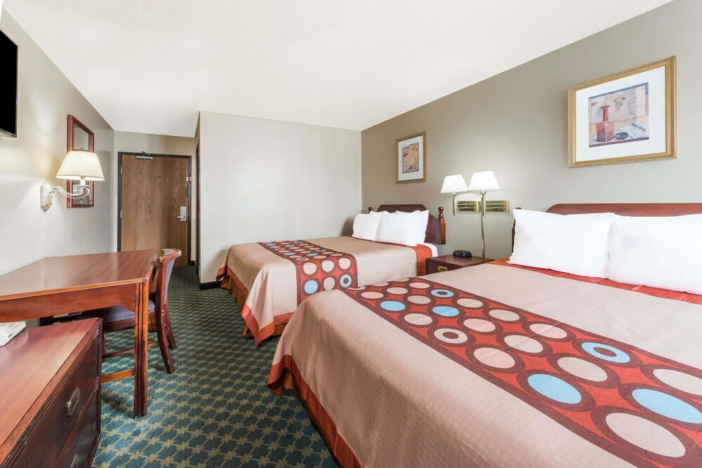 Super 8 by Wyndham Bridgeton Arpt St Louis Area - photo 7