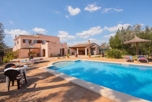 Holiday Home Es Figueral den Vicens — 4-Star Luxury Hotel in Campos, Spain