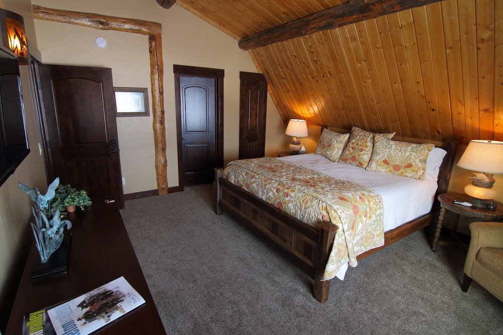 Fin and Feather Inn - photo 4