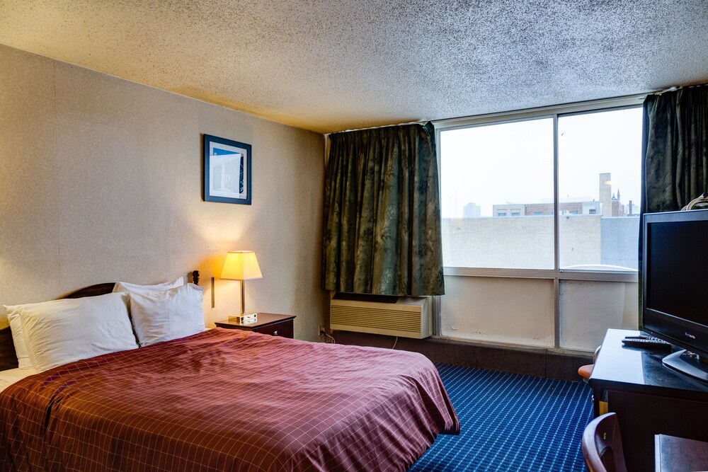 University Hotel & Suites - photo 8