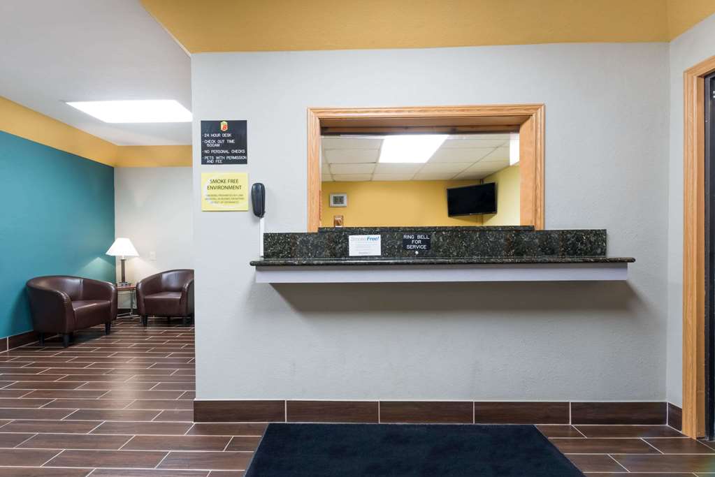 Super 8 by Wyndham Devils Lake - photo 3