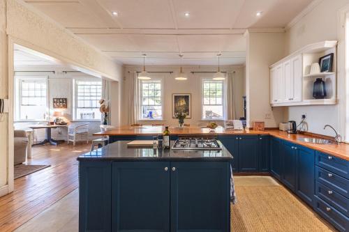 Zonnendal Family Home in charming Kalk Bay — 4-Star Luxury Hotel in Cape Town, South Africa