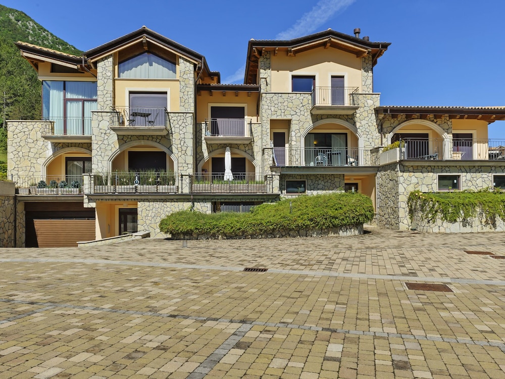 Spacious Holiday Home In Scanno With Garden — 5-Star Luxury Hotel in Villalago, Italy