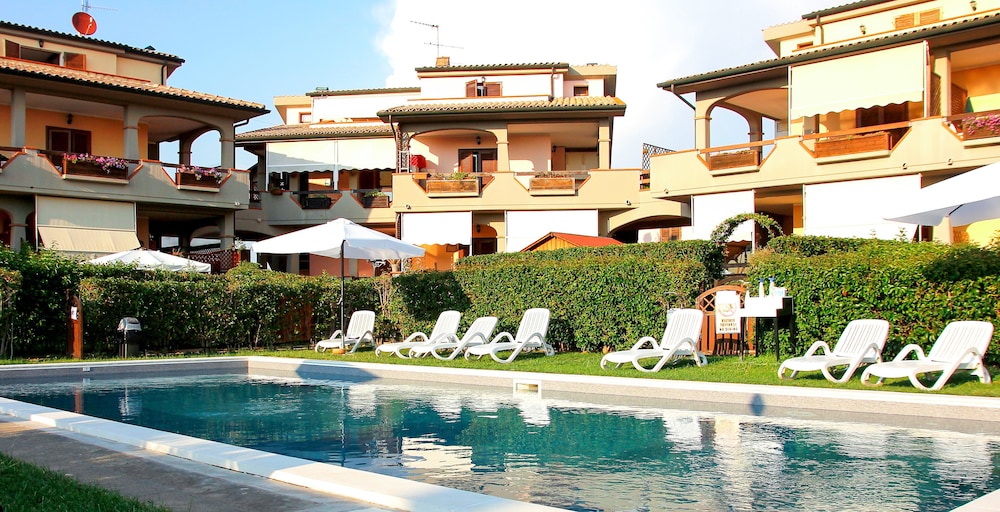 Follonica Apartments Pool & Relax — 4-Star Luxury Hotel in Follonica, Italy