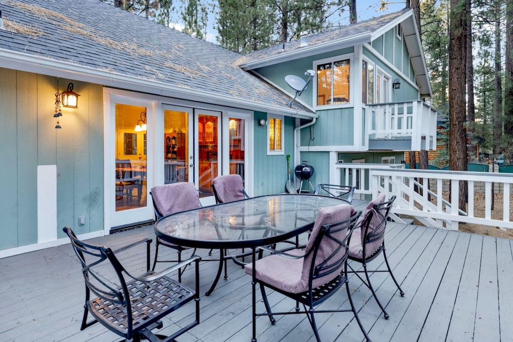 Evergreen Escape 1322 by Big Bear Vacations — 4-Star Luxury Hotel in Big Bear Lake, United States