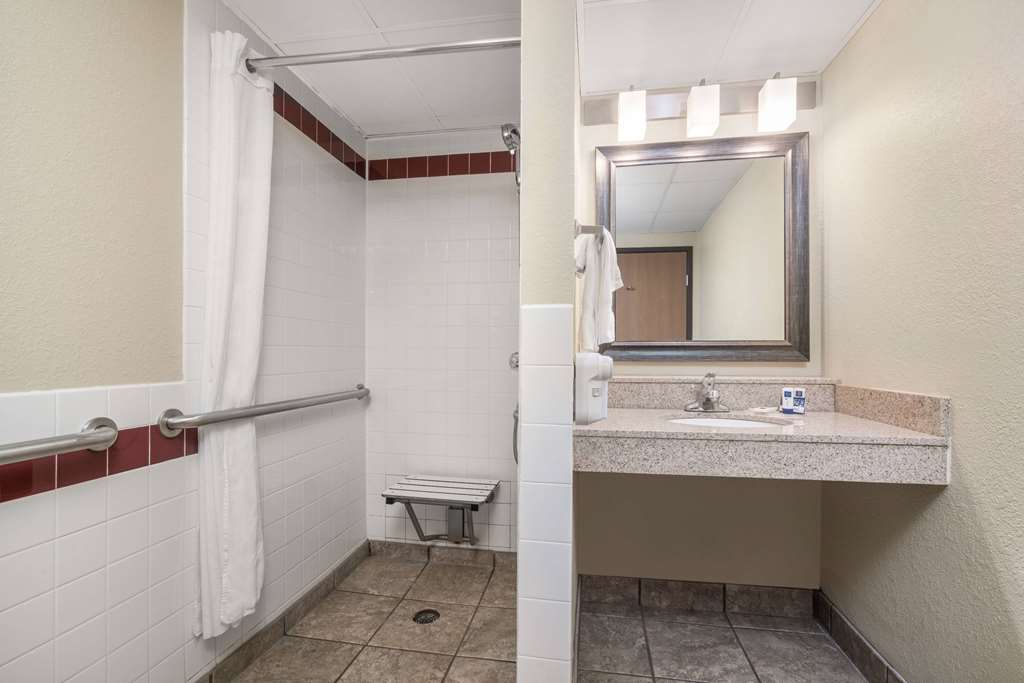 AmericInn by Wyndham Fargo West Acres - photo 10