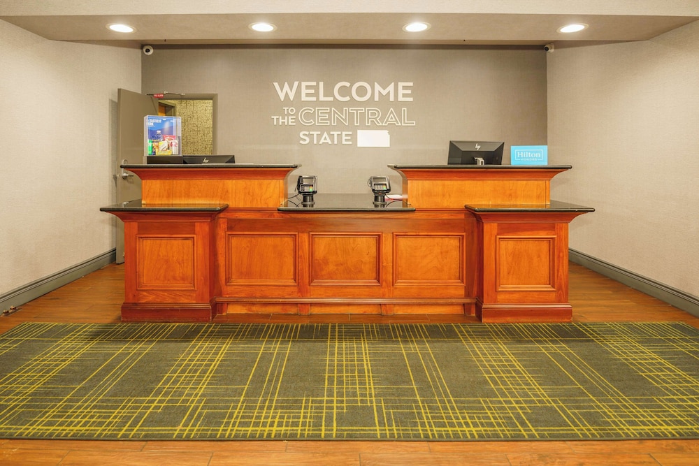 Hampton Inn Hutchinson - photo 10