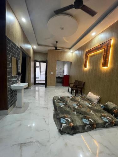 Independent House 2 Bedroom 2 Bath Livingroom Lobby kitchen car parking