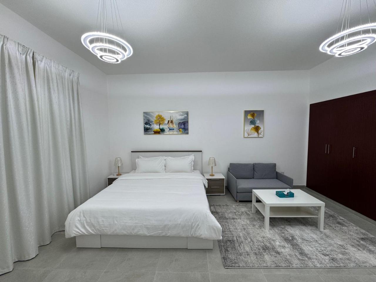 England Cluster International City Bright Spacious and Well Furnished Studio — 4-Star Luxury Hotel in Dubai, United Arab Emirates