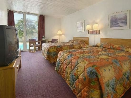 Travelodge Brook Park Cleveland Airport — hotel in Brook Park