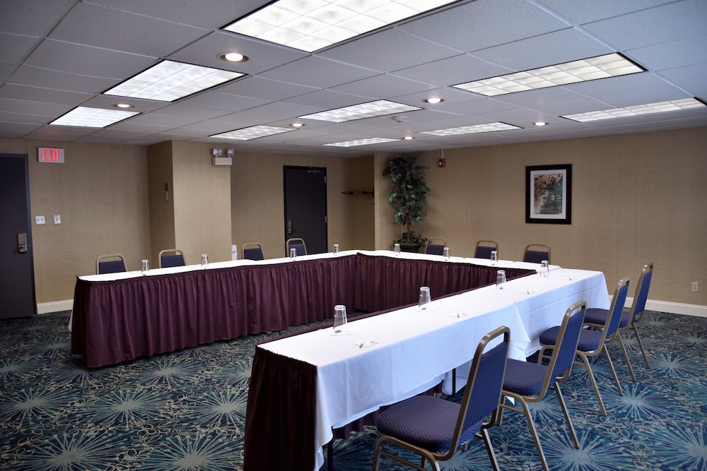 Spark by Hilton Akron Fairlawn - photo 26