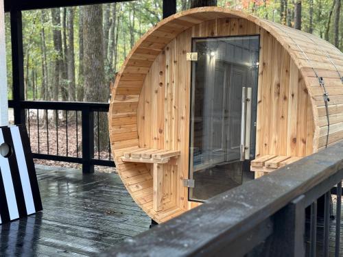 The Moonlight Dream Cabin — 4-Star Luxury Hotel in Broken Bow, United States