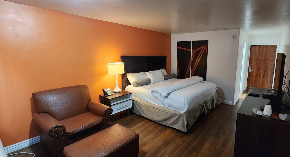 B&J Hotel and Apartment - photo 12