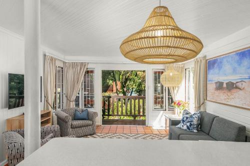 Knysna Happy Hollow Chalet — 4-Star Luxury Hotel in Knysna, South Africa