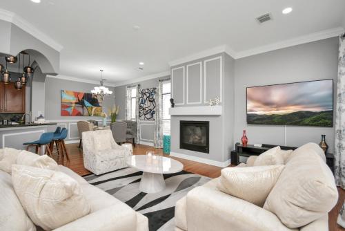 3BR 3Ba Upscale Luxury Home in The Heights — 4-Star Luxury Hotel in Houston, United States
