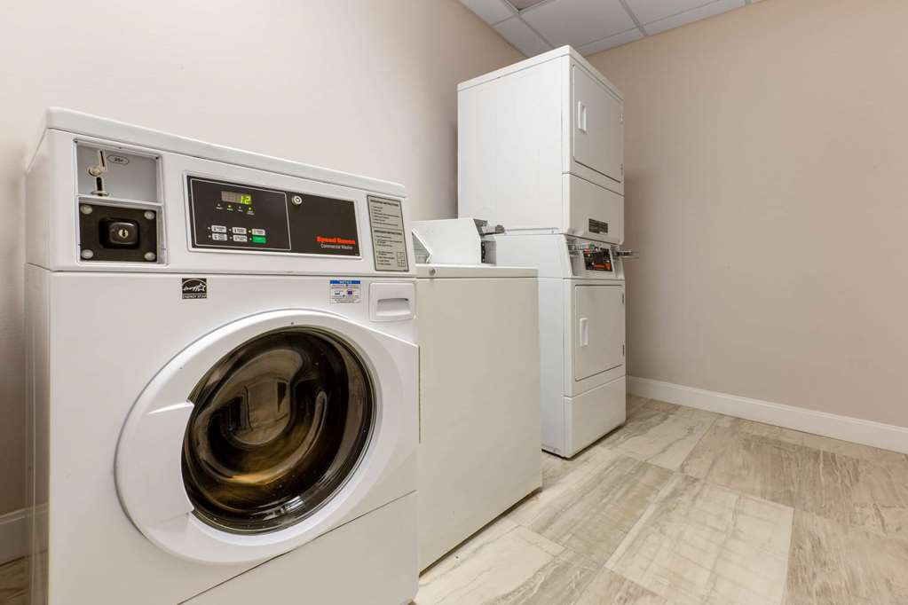 La Quinta Inn & Suites by Wyndham Alvin - photo 44