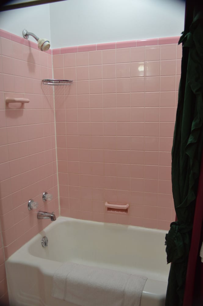 Great Lakes Motel - photo 14