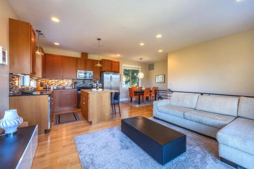 Bluff View 30 Day - carbon neutral hotel in Hood River