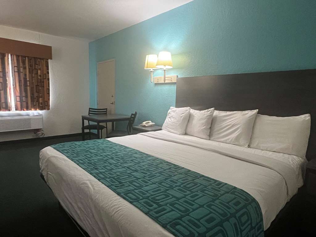 Howard Johnson by Wyndham Galveston - photo 13