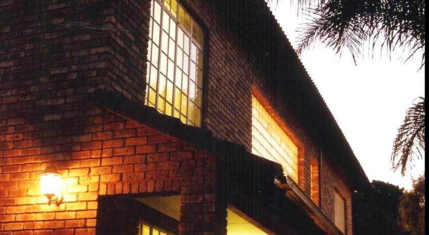 Falling Feather Inn - carbon neutral hotel in Pretoria