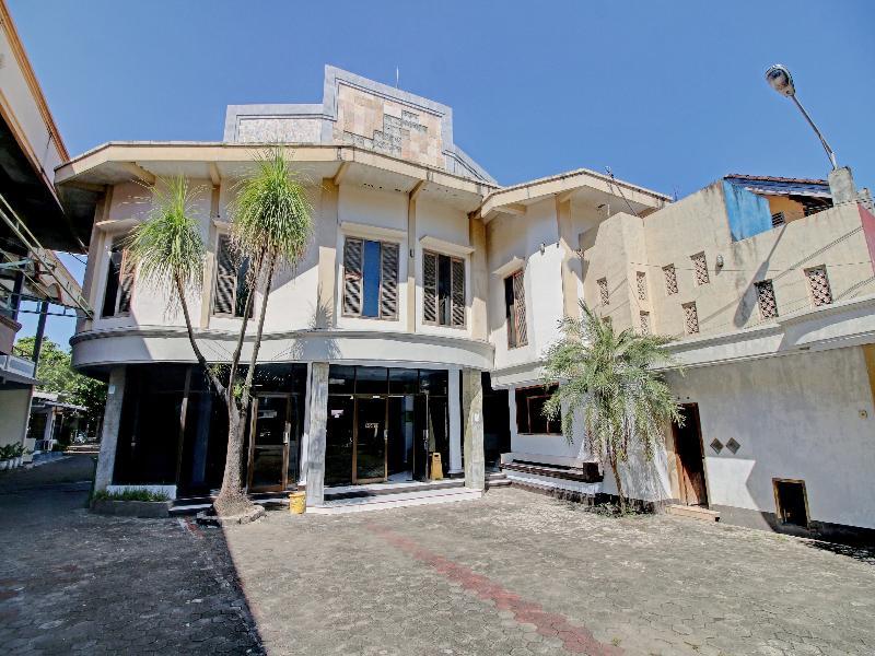 Oyo 90372 Hotel Arum Jaya — hotel in Tanjung