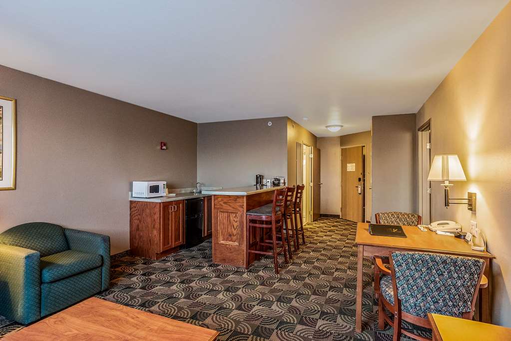 Quality Inn & Suites Hannibal West - photo 16